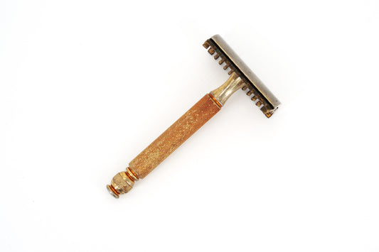 Two Razors in One - Dual Comb